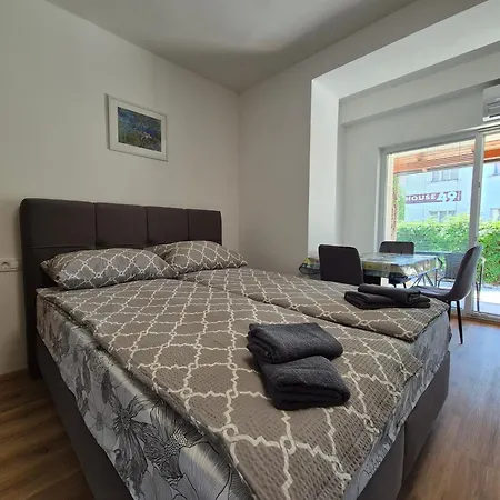 Vojkova Apartment *