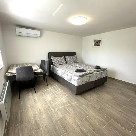 Апартаменты Vojkova *